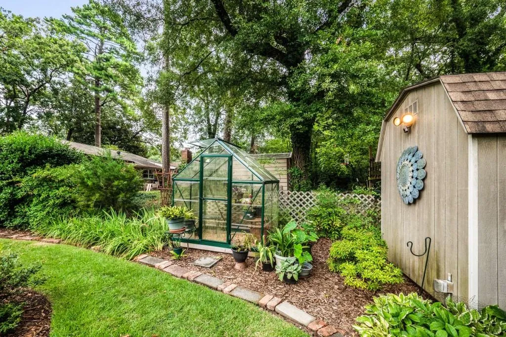 107 Osner Drive, Atlanta, Georgia 30342, 3 Bedrooms Bedrooms, ,2 BathroomsBathrooms,Residential,Sold,107 Osner Drive,7093710