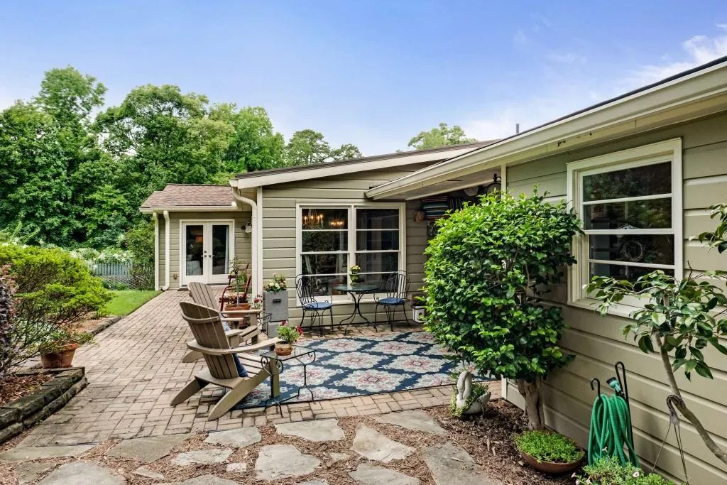 107 Osner Drive, Atlanta, Georgia 30342, 3 Bedrooms Bedrooms, ,2 BathroomsBathrooms,Residential,Sold,107 Osner Drive,7093710