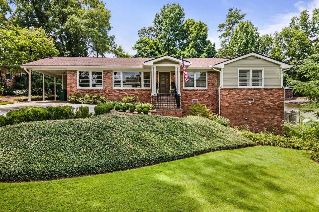 107 Osner Drive, Atlanta, Georgia 30342, 3 Bedrooms Bedrooms, ,2 BathroomsBathrooms,Residential,Sold,107 Osner Drive,7093710