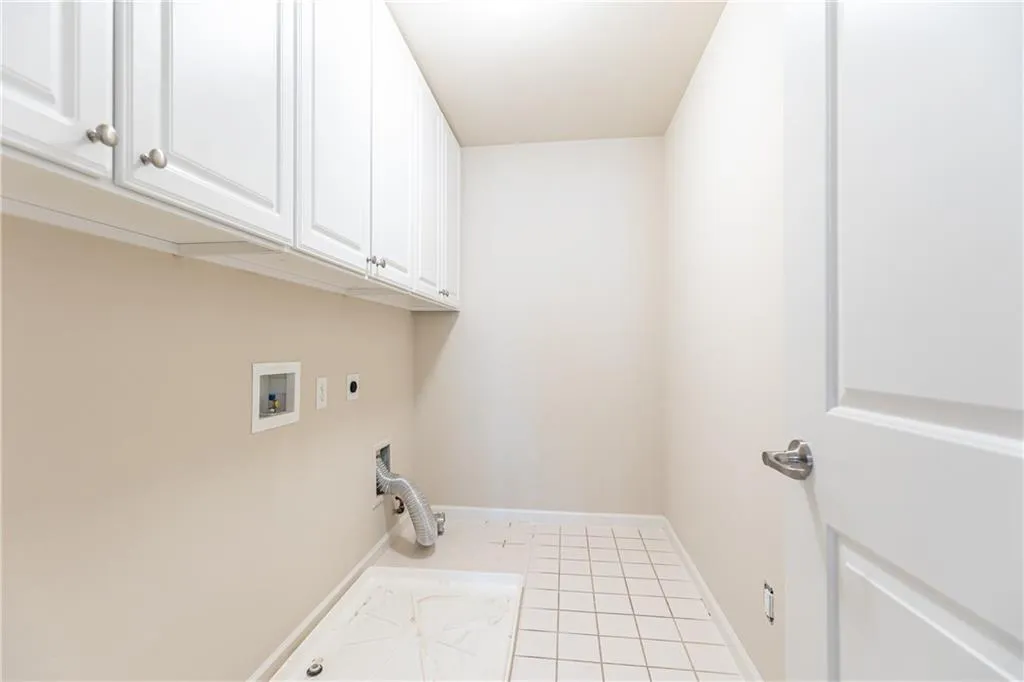 206 Mount Vernon Cove, Atlanta, Georgia 30328, 5 Bedrooms Bedrooms, ,4 BathroomsBathrooms,Residential,Sold,206 Mount Vernon Cove,7386343