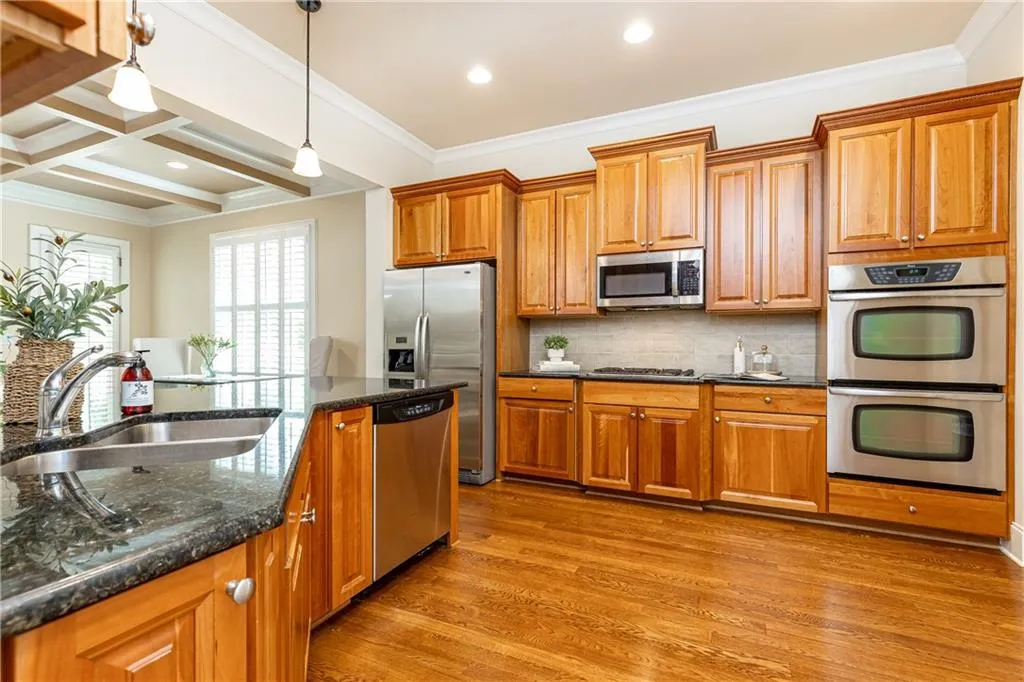 206 Mount Vernon Cove, Atlanta, Georgia 30328, 5 Bedrooms Bedrooms, ,4 BathroomsBathrooms,Residential,Sold,206 Mount Vernon Cove,7386343