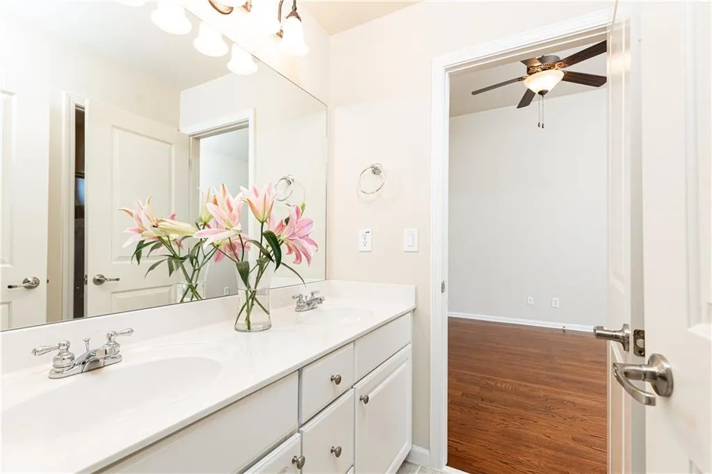 206 Mount Vernon Cove, Atlanta, Georgia 30328, 5 Bedrooms Bedrooms, ,4 BathroomsBathrooms,Residential,Sold,206 Mount Vernon Cove,7386343