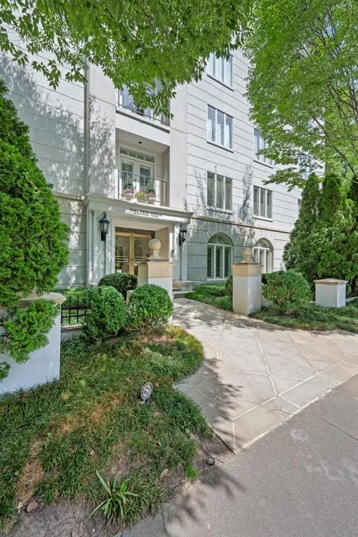 2960 S Pharr Court Nw Unit N2, Atlanta, Georgia 30305, 2 Bedrooms Bedrooms, ,2 BathroomsBathrooms,Residential,For Sale,2960 S Pharr Court Nw Unit N2,7673751