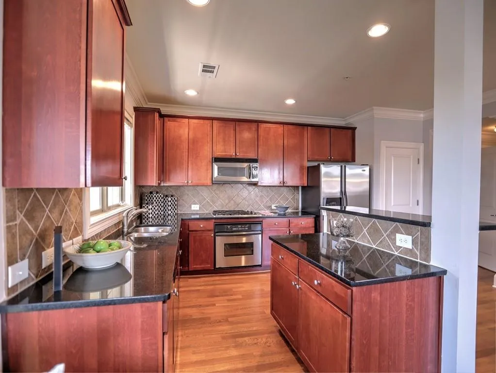220 Le Gran View, Atlanta, Georgia 30328, 2 Bedrooms Bedrooms, ,2 BathroomsBathrooms,Residential,Sold,220 Le Gran View,6593547