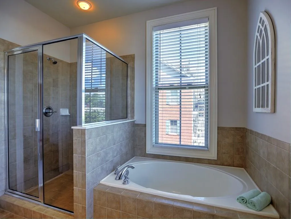 220 Le Gran View, Atlanta, Georgia 30328, 2 Bedrooms Bedrooms, ,2 BathroomsBathrooms,Residential,Sold,220 Le Gran View,6593547