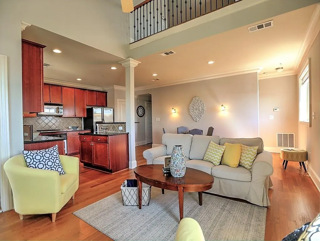 220 Le Gran View, Atlanta, Georgia 30328, 2 Bedrooms Bedrooms, ,2 BathroomsBathrooms,Residential,Sold,220 Le Gran View,6593547