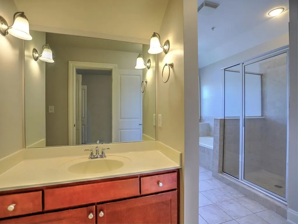 220 Le Gran View, Atlanta, Georgia 30328, 2 Bedrooms Bedrooms, ,2 BathroomsBathrooms,Residential,Sold,220 Le Gran View,6593547