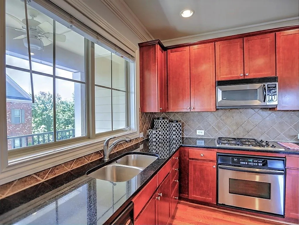 220 Le Gran View, Atlanta, Georgia 30328, 2 Bedrooms Bedrooms, ,2 BathroomsBathrooms,Residential,Sold,220 Le Gran View,6593547