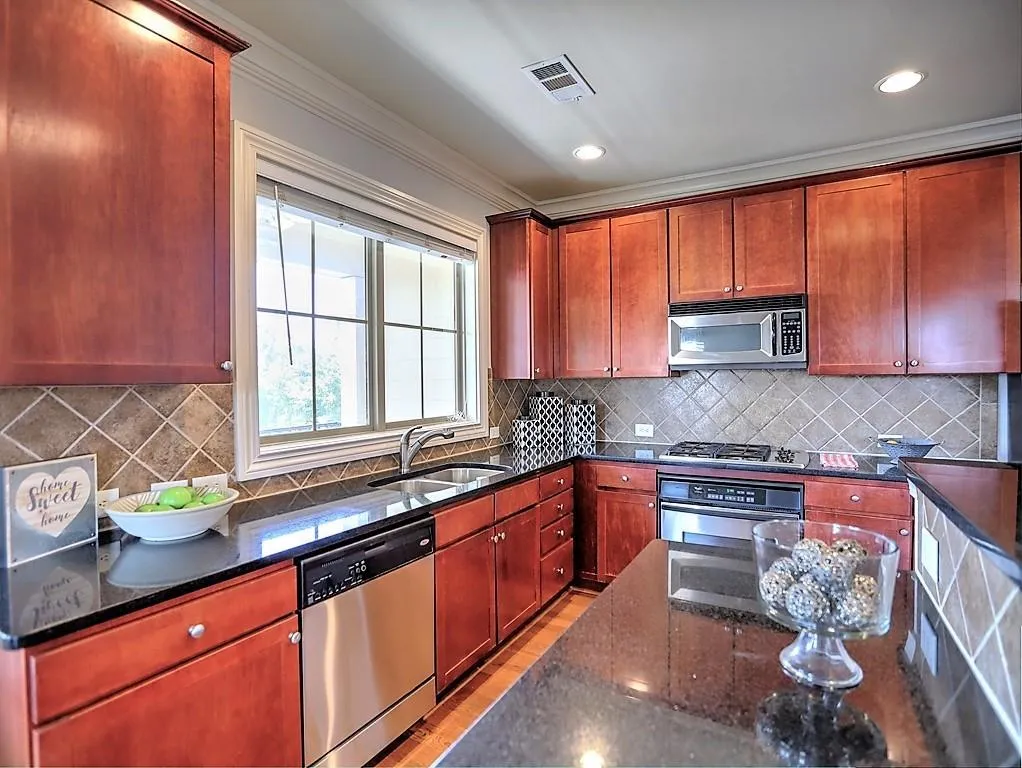 220 Le Gran View, Atlanta, Georgia 30328, 2 Bedrooms Bedrooms, ,2 BathroomsBathrooms,Residential,Sold,220 Le Gran View,6593547