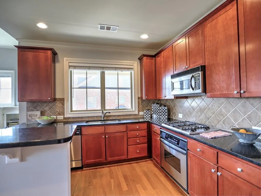 220 Le Gran View, Atlanta, Georgia 30328, 2 Bedrooms Bedrooms, ,2 BathroomsBathrooms,Residential,Sold,220 Le Gran View,6593547