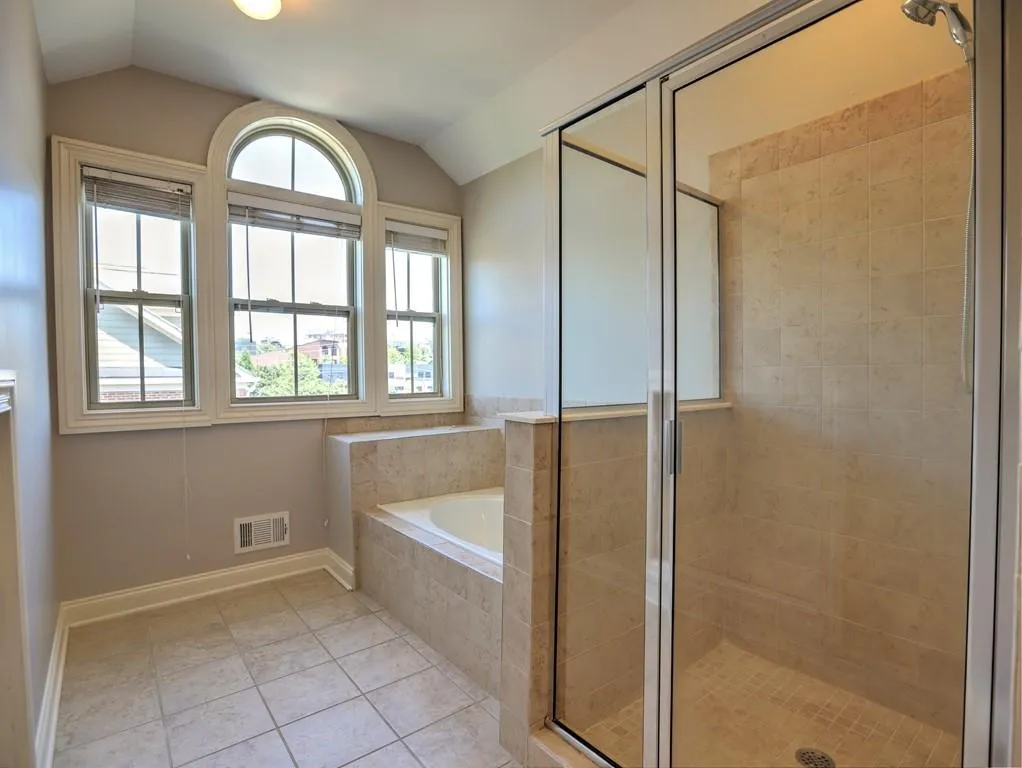 220 Le Gran View, Atlanta, Georgia 30328, 2 Bedrooms Bedrooms, ,2 BathroomsBathrooms,Residential,Sold,220 Le Gran View,6593547