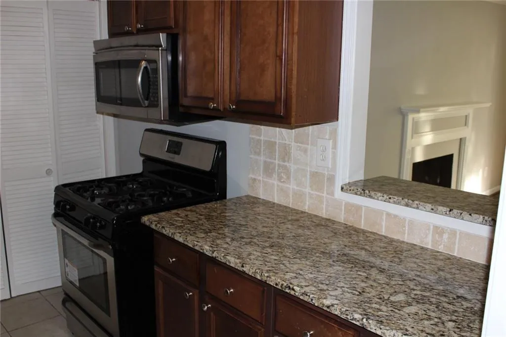 1406 Vicksburg Place, Dunwoody, Georgia 30350, 2 Bedrooms Bedrooms, ,2 BathroomsBathrooms,Residential,Sold,1406 Vicksburg Place,5775097