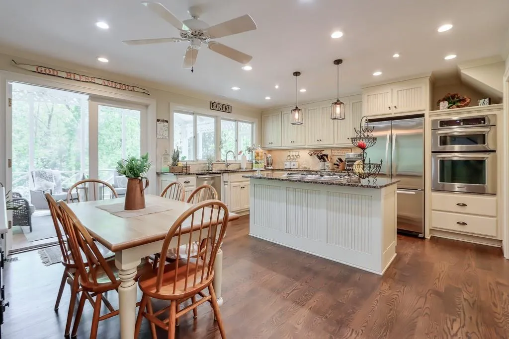 535 Valley Hall Drive, Sandy Springs, Georgia 30350, 4 Bedrooms Bedrooms, ,4 BathroomsBathrooms,Residential,Sold,535 Valley Hall Drive,7201613