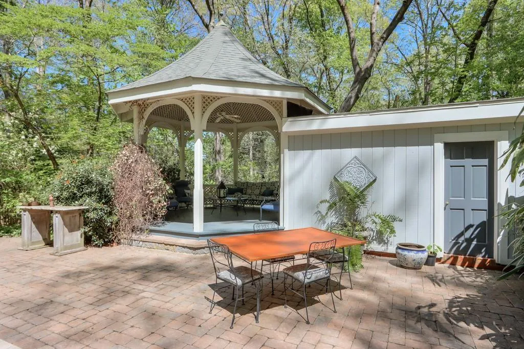 535 Valley Hall Drive, Sandy Springs, Georgia 30350, 4 Bedrooms Bedrooms, ,4 BathroomsBathrooms,Residential,Sold,535 Valley Hall Drive,7201613