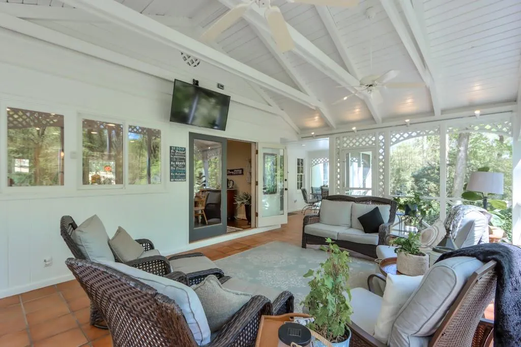 535 Valley Hall Drive, Sandy Springs, Georgia 30350, 4 Bedrooms Bedrooms, ,4 BathroomsBathrooms,Residential,Sold,535 Valley Hall Drive,7201613