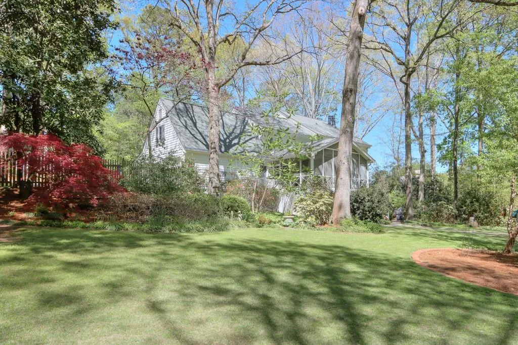 535 Valley Hall Drive, Sandy Springs, Georgia 30350, 4 Bedrooms Bedrooms, ,4 BathroomsBathrooms,Residential,Sold,535 Valley Hall Drive,7201613