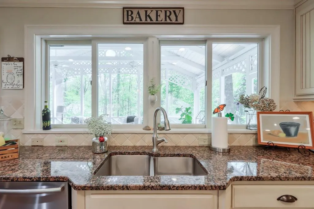 535 Valley Hall Drive, Sandy Springs, Georgia 30350, 4 Bedrooms Bedrooms, ,4 BathroomsBathrooms,Residential,Sold,535 Valley Hall Drive,7201613