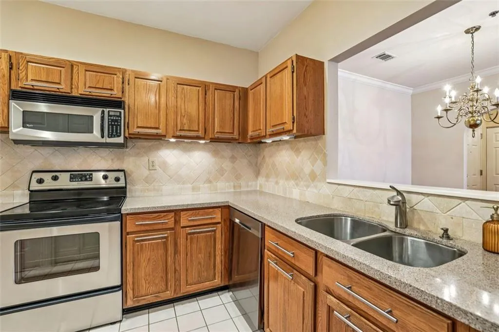 2499 Peachtree Road Ne Unit 406, Atlanta, Georgia 30305, 2 Bedrooms Bedrooms, 0 ,2 BathroomsBathrooms,Residential,For Sale,2499 Peachtree Road Ne Unit 406,7763165