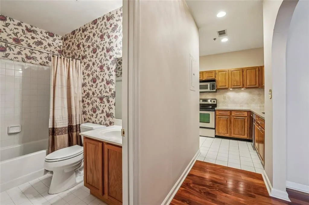 2499 Peachtree Road Ne Unit 406, Atlanta, Georgia 30305, 2 Bedrooms Bedrooms, 0 ,2 BathroomsBathrooms,Residential,For Sale,2499 Peachtree Road Ne Unit 406,7763165