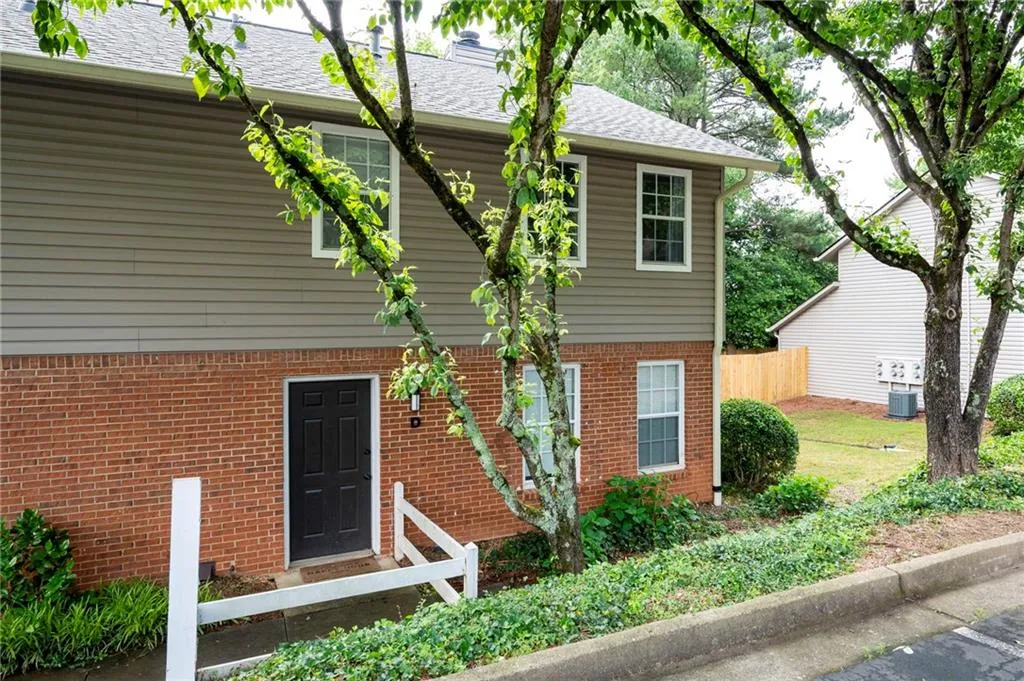 7750 Roswell Road Unit 3d, Atlanta, Georgia 30350, 3 Bedrooms Bedrooms, ,2 BathroomsBathrooms,Residential,For Sale,7750 Roswell Road Unit 3d,7582281