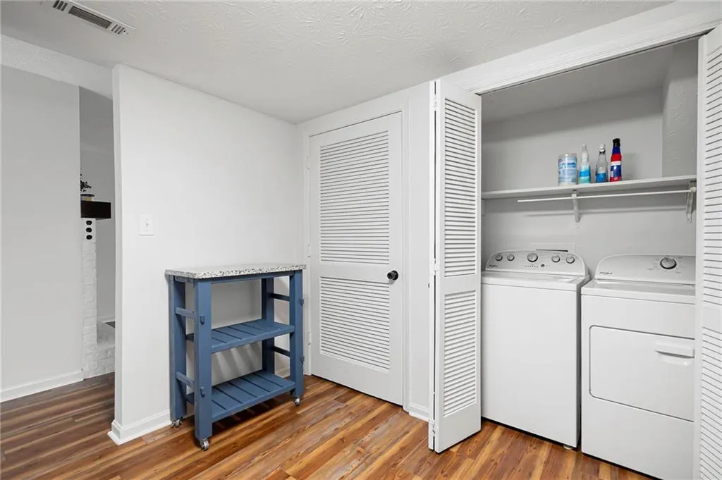 7750 Roswell Road Unit 3d, Atlanta, Georgia 30350, 3 Bedrooms Bedrooms, ,2 BathroomsBathrooms,Residential,For Sale,7750 Roswell Road Unit 3d,7582281