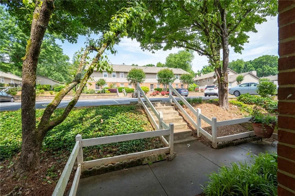 7750 Roswell Road Unit 3d, Atlanta, Georgia 30350, 3 Bedrooms Bedrooms, ,2 BathroomsBathrooms,Residential,For Sale,7750 Roswell Road Unit 3d,7582281
