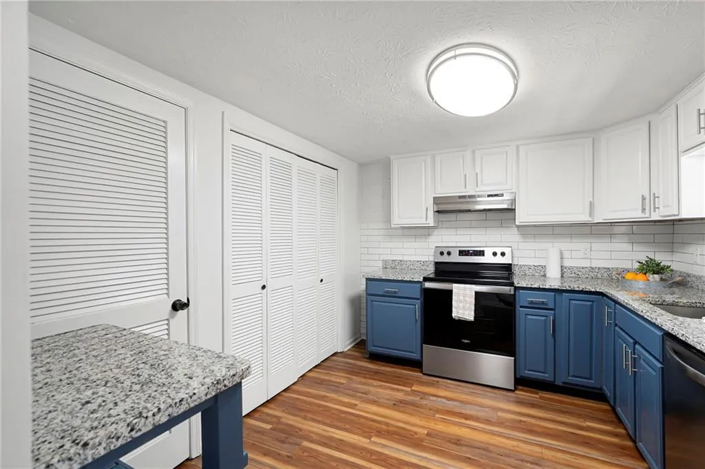 7750 Roswell Road Unit 3d, Atlanta, Georgia 30350, 3 Bedrooms Bedrooms, ,2 BathroomsBathrooms,Residential,For Sale,7750 Roswell Road Unit 3d,7582281