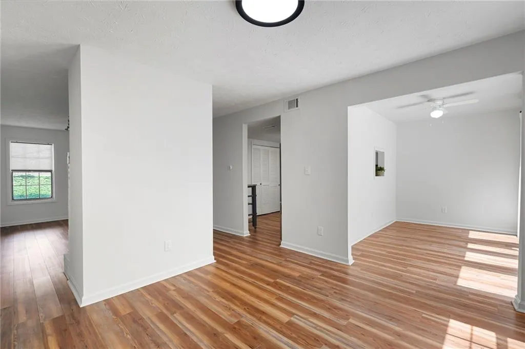 7750 Roswell Road Unit 3d, Atlanta, Georgia 30350, 3 Bedrooms Bedrooms, ,2 BathroomsBathrooms,Residential,For Sale,7750 Roswell Road Unit 3d,7582281