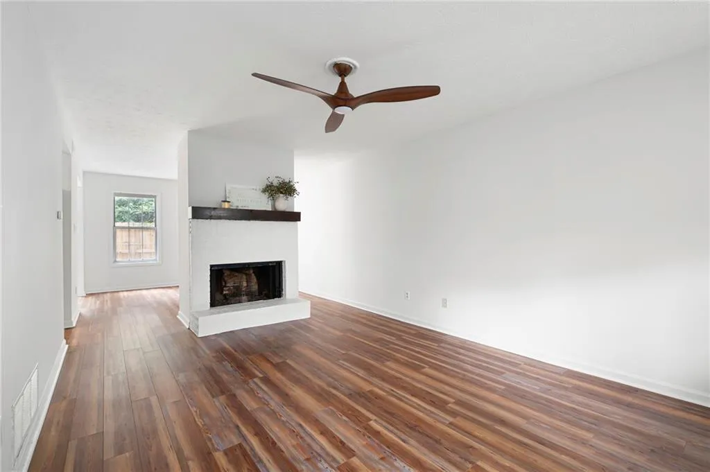 7750 Roswell Road Unit 3d, Atlanta, Georgia 30350, 3 Bedrooms Bedrooms, ,2 BathroomsBathrooms,Residential,For Sale,7750 Roswell Road Unit 3d,7582281