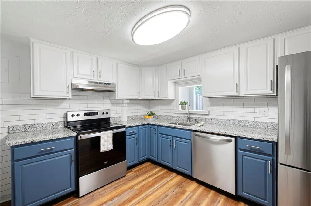 7750 Roswell Road Unit 3d, Atlanta, Georgia 30350, 3 Bedrooms Bedrooms, ,2 BathroomsBathrooms,Residential,For Sale,7750 Roswell Road Unit 3d,7582281