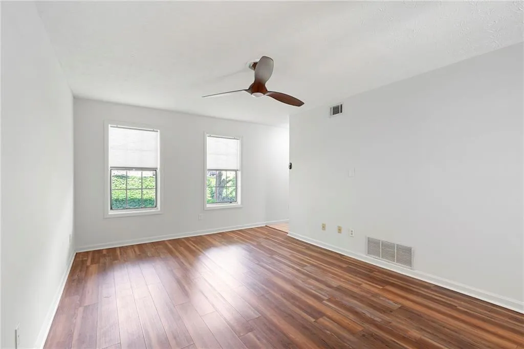 7750 Roswell Road Unit 3d, Atlanta, Georgia 30350, 3 Bedrooms Bedrooms, ,2 BathroomsBathrooms,Residential,For Sale,7750 Roswell Road Unit 3d,7582281