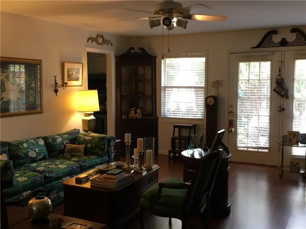 5375 Roswell Road Unit D2, Atlanta, Georgia 30342, 3 Bedrooms Bedrooms, ,2 BathroomsBathrooms,Residential,Sold,5375 Roswell Road Unit D2,5730341 5375 Roswell Road Unit D2, Atlanta, Georgia 30342, 3 Bedrooms Bedrooms, ,2 BathroomsBathrooms,Residential,Sold,5375 Roswell Road Unit D2,5730341