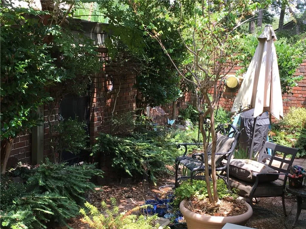 5375 Roswell Road Unit D2, Atlanta, Georgia 30342, 3 Bedrooms Bedrooms, ,2 BathroomsBathrooms,Residential,Sold,5375 Roswell Road Unit D2,5730341