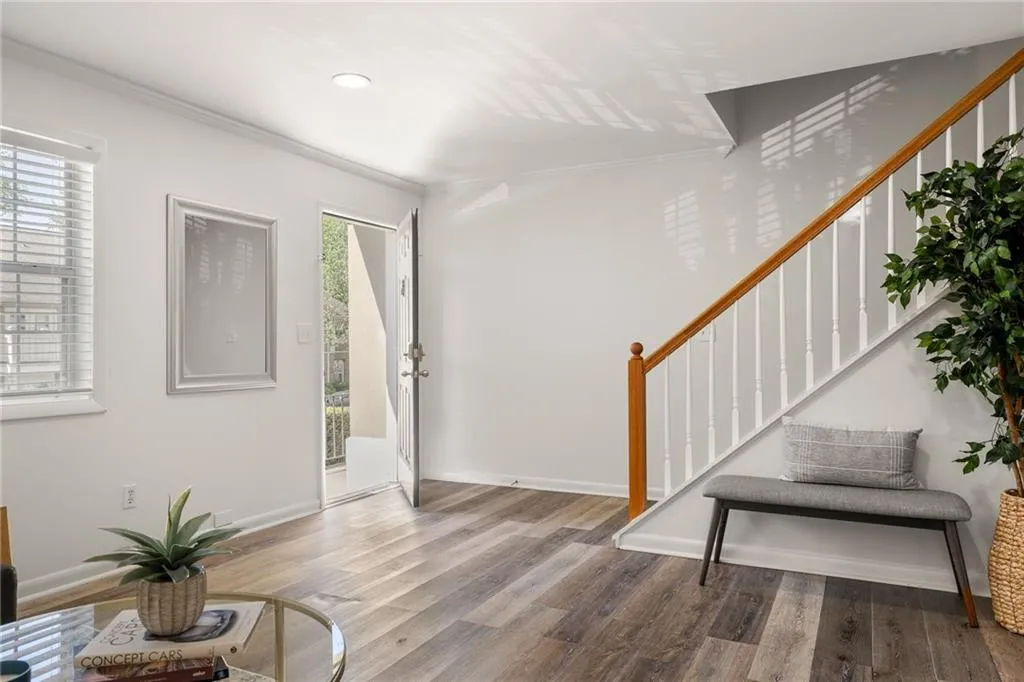 6900 Roswell Road Unit 6n, Atlanta, Georgia 30328, 2 Bedrooms Bedrooms, ,2 BathroomsBathrooms,Residential,Sold,6900 Roswell Road Unit 6n,7370342