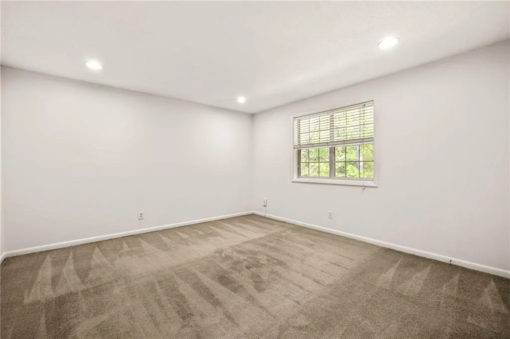 6900 Roswell Road Unit 6n, Atlanta, Georgia 30328, 2 Bedrooms Bedrooms, ,2 BathroomsBathrooms,Residential,Sold,6900 Roswell Road Unit 6n,7370342