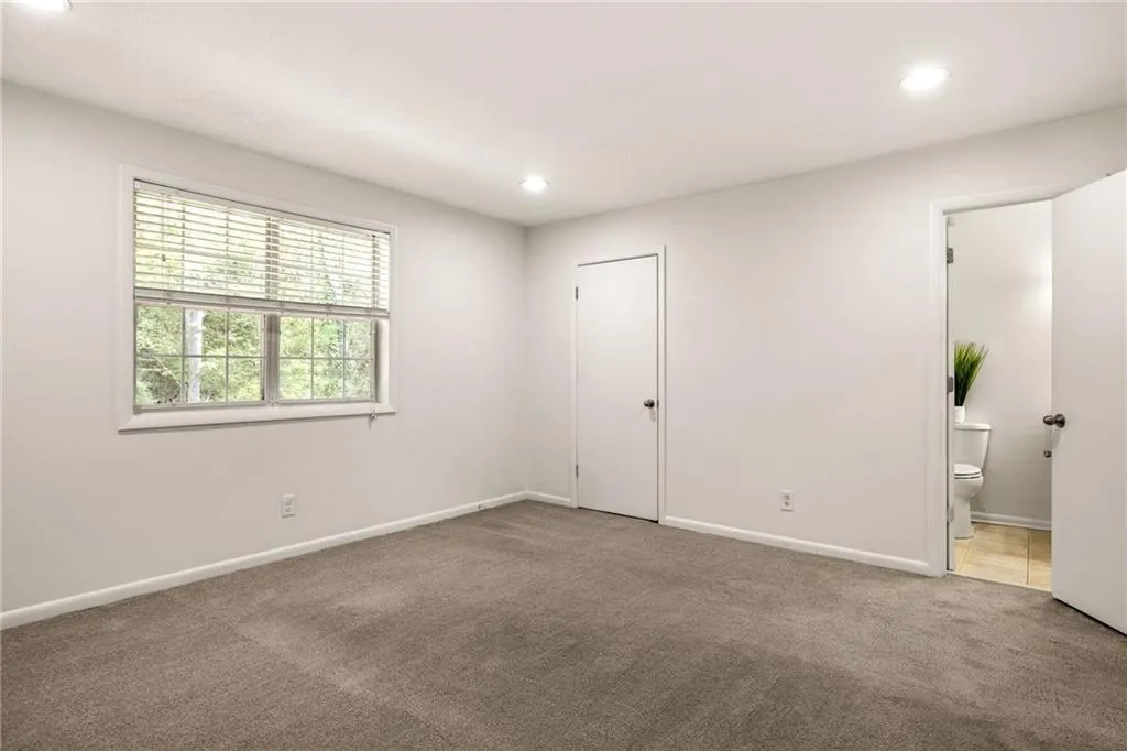 6900 Roswell Road Unit 6n, Atlanta, Georgia 30328, 2 Bedrooms Bedrooms, ,2 BathroomsBathrooms,Residential,Sold,6900 Roswell Road Unit 6n,7370342