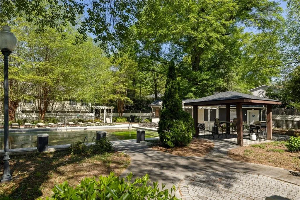 6900 Roswell Road Unit 6n, Atlanta, Georgia 30328, 2 Bedrooms Bedrooms, ,2 BathroomsBathrooms,Residential,Sold,6900 Roswell Road Unit 6n,7370342