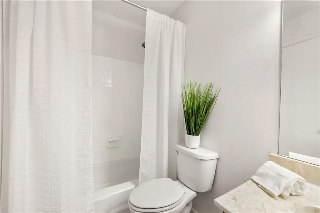 6900 Roswell Road Unit 6n, Atlanta, Georgia 30328, 2 Bedrooms Bedrooms, ,2 BathroomsBathrooms,Residential,Sold,6900 Roswell Road Unit 6n,7370342