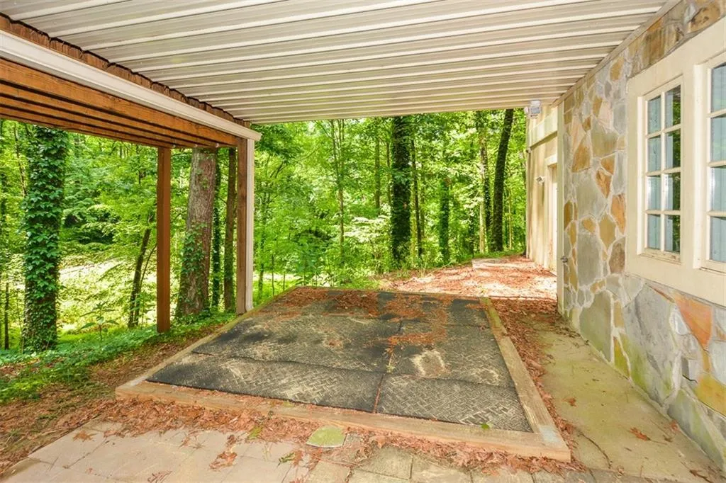 5051 Powers Ferry Road, Sandy Springs, Georgia 30327, 5 Bedrooms Bedrooms, ,4 BathroomsBathrooms,Residential,Sold,5051 Powers Ferry Road,6877928