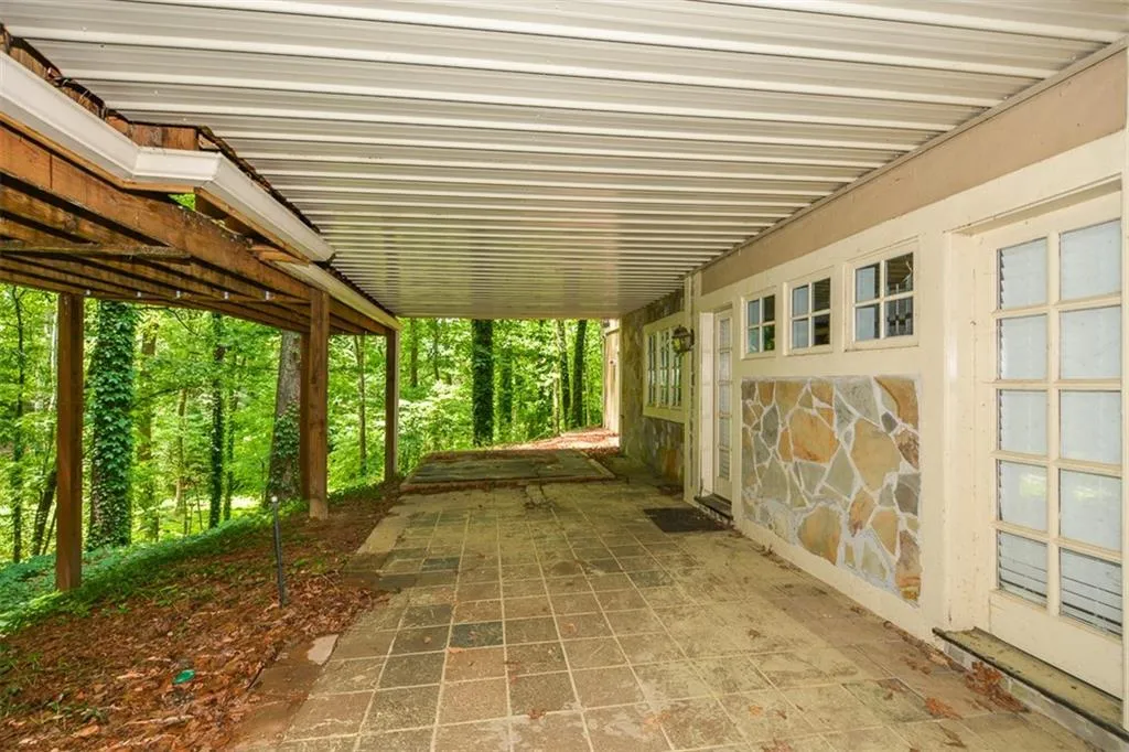 5051 Powers Ferry Road, Sandy Springs, Georgia 30327, 5 Bedrooms Bedrooms, ,4 BathroomsBathrooms,Residential,Sold,5051 Powers Ferry Road,6877928