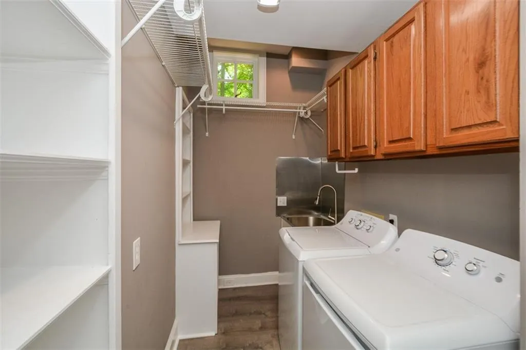 5051 Powers Ferry Road, Sandy Springs, Georgia 30327, 5 Bedrooms Bedrooms, ,4 BathroomsBathrooms,Residential,Sold,5051 Powers Ferry Road,6877928