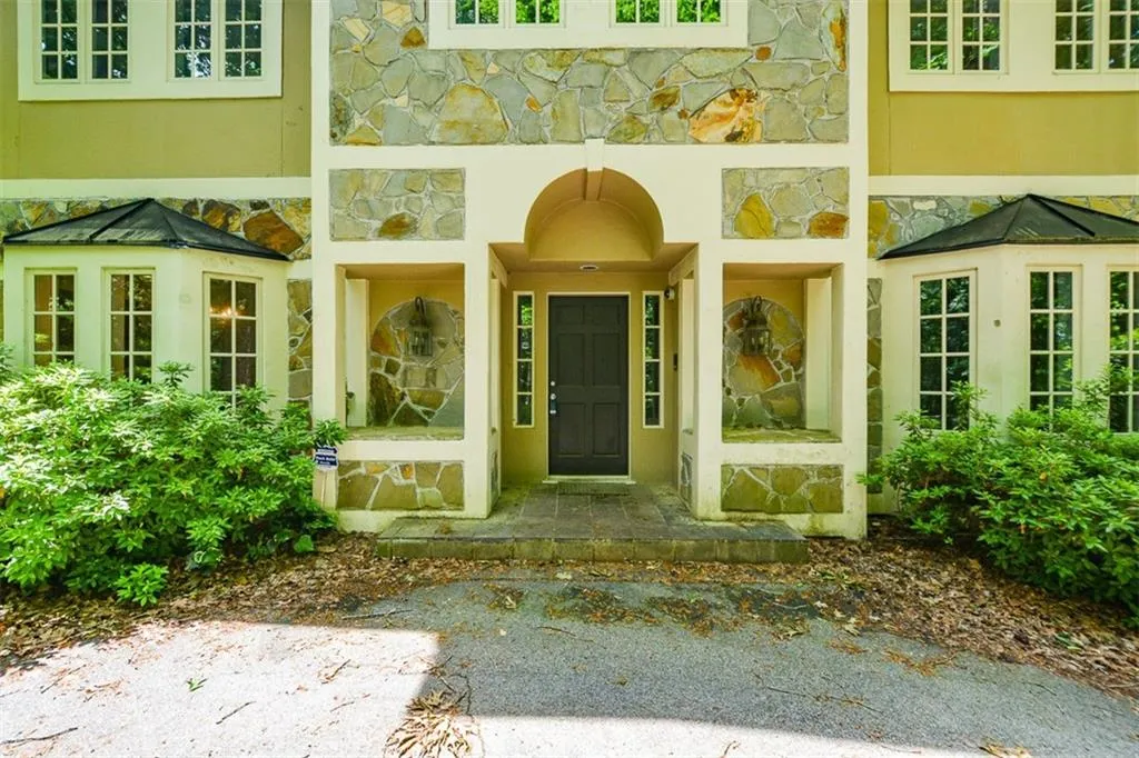 5051 Powers Ferry Road, Sandy Springs, Georgia 30327, 5 Bedrooms Bedrooms, ,4 BathroomsBathrooms,Residential,Sold,5051 Powers Ferry Road,6877928