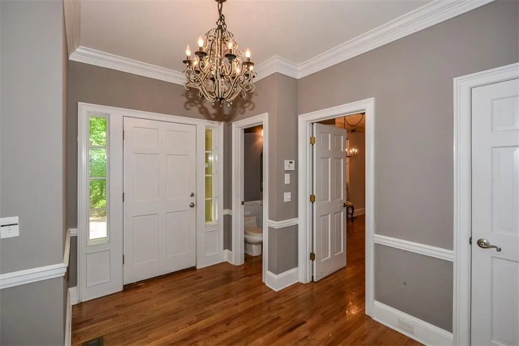 5051 Powers Ferry Road, Sandy Springs, Georgia 30327, 5 Bedrooms Bedrooms, ,4 BathroomsBathrooms,Residential,Sold,5051 Powers Ferry Road,6877928