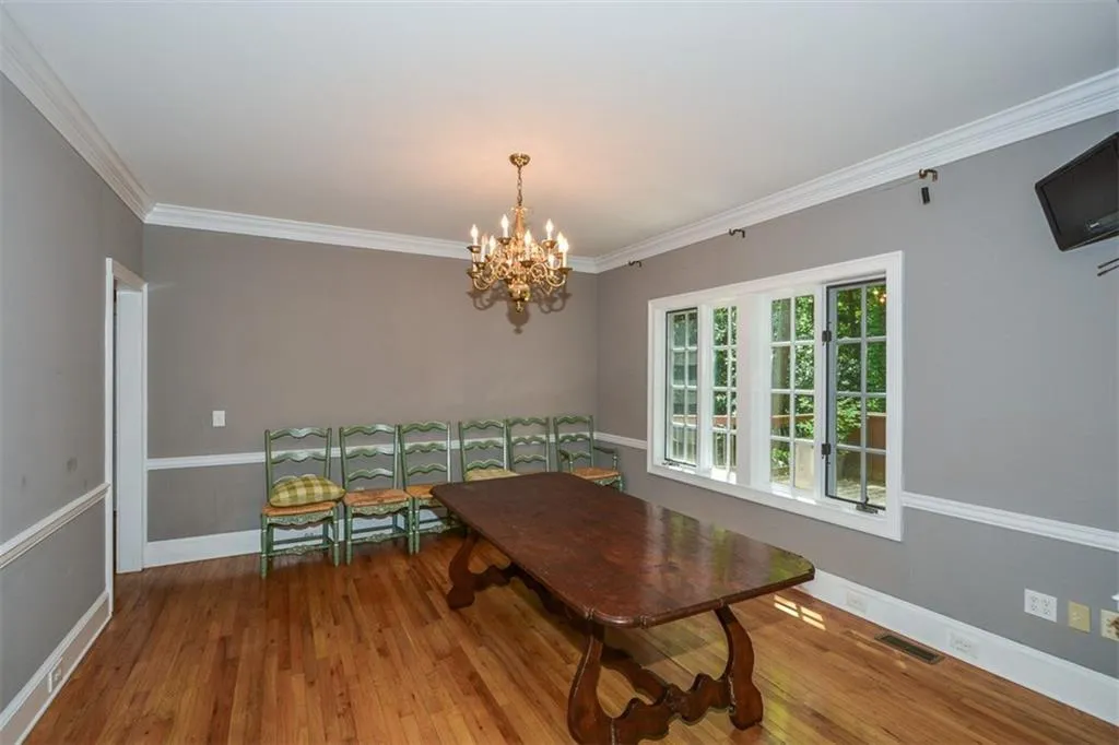 5051 Powers Ferry Road, Sandy Springs, Georgia 30327, 5 Bedrooms Bedrooms, ,4 BathroomsBathrooms,Residential,Sold,5051 Powers Ferry Road,6877928