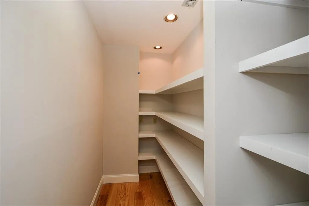 5051 Powers Ferry Road, Sandy Springs, Georgia 30327, 5 Bedrooms Bedrooms, ,4 BathroomsBathrooms,Residential,Sold,5051 Powers Ferry Road,6877928