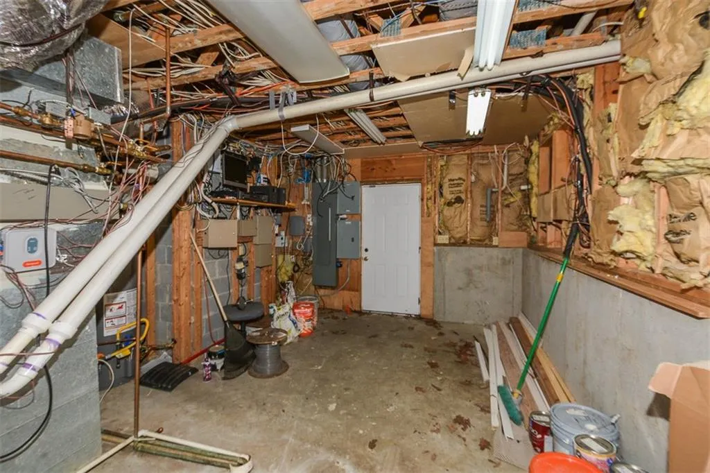 5051 Powers Ferry Road, Sandy Springs, Georgia 30327, 5 Bedrooms Bedrooms, ,4 BathroomsBathrooms,Residential,Sold,5051 Powers Ferry Road,6877928