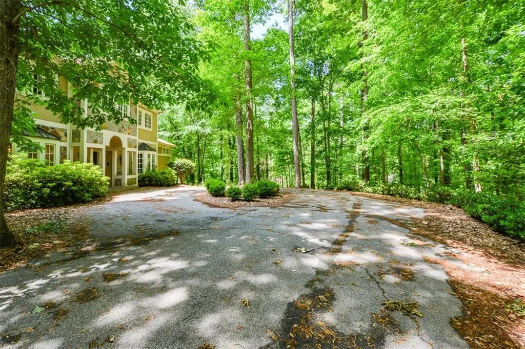 5051 Powers Ferry Road, Sandy Springs, Georgia 30327, 5 Bedrooms Bedrooms, ,4 BathroomsBathrooms,Residential,Sold,5051 Powers Ferry Road,6877928