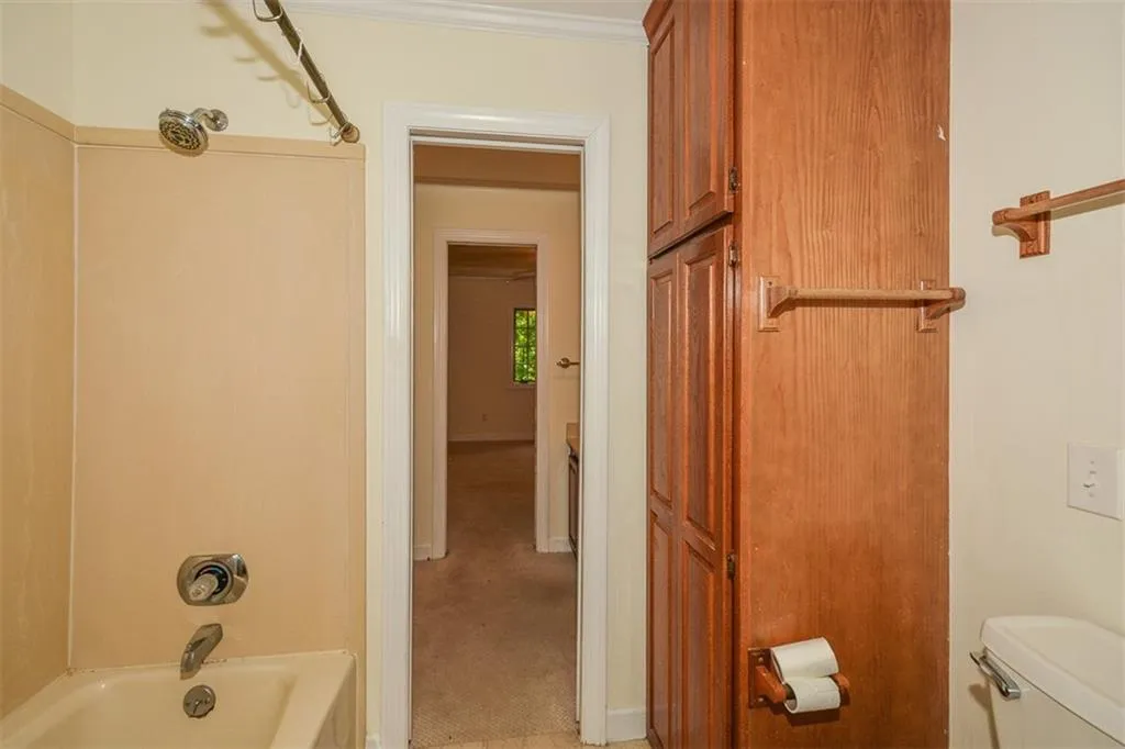 5051 Powers Ferry Road, Sandy Springs, Georgia 30327, 5 Bedrooms Bedrooms, ,4 BathroomsBathrooms,Residential,Sold,5051 Powers Ferry Road,6877928