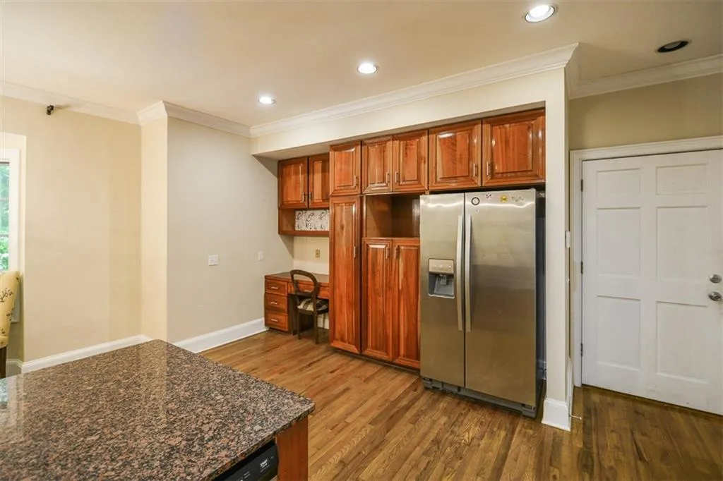 5051 Powers Ferry Road, Sandy Springs, Georgia 30327, 5 Bedrooms Bedrooms, ,4 BathroomsBathrooms,Residential,Sold,5051 Powers Ferry Road,6877928