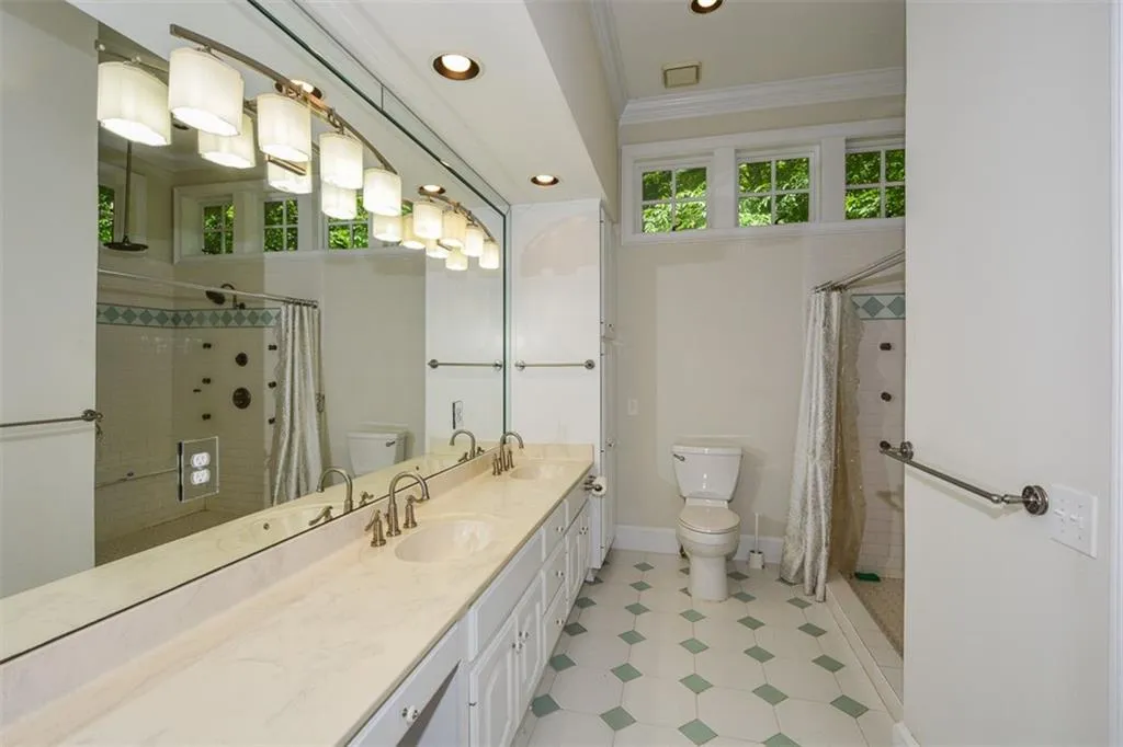 5051 Powers Ferry Road, Sandy Springs, Georgia 30327, 5 Bedrooms Bedrooms, ,4 BathroomsBathrooms,Residential,Sold,5051 Powers Ferry Road,6877928